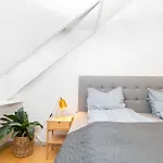 アパート In An Oasis Of Life, Comfort & Style オールフス