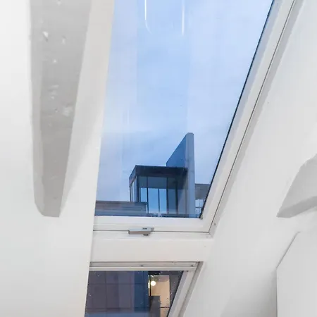 In An Oasis Of Life, Comfort & Style شقة