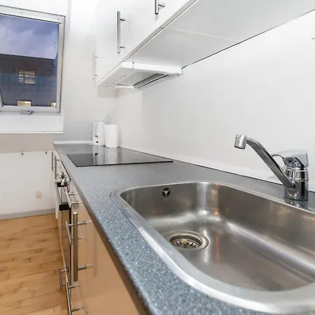 شقة In An Oasis Of Life, Comfort & Style *