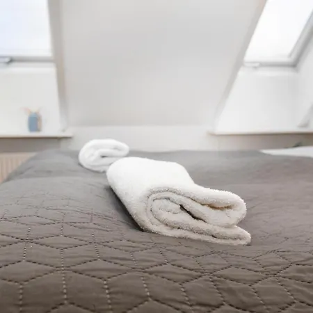 شقة In An Oasis Of Life, Comfort & Style *