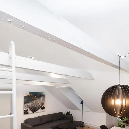 شقة In An Oasis Of Life, Comfort & Style