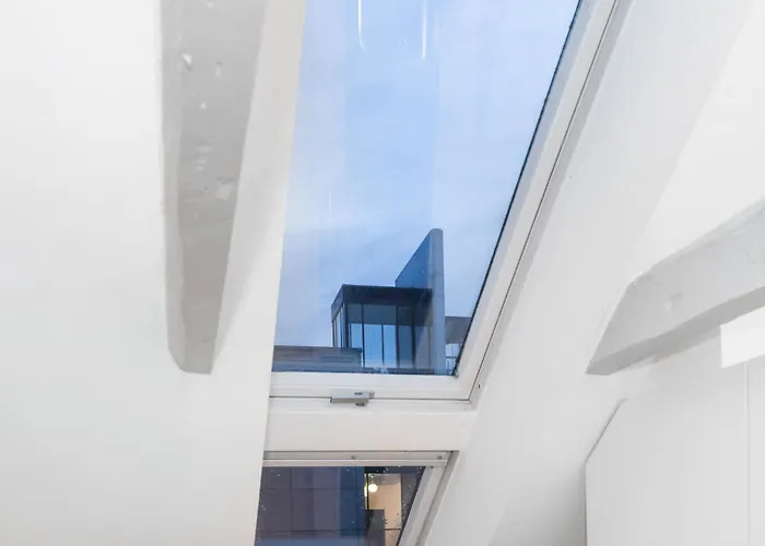 In An Oasis Of Life, Comfort & Style Lägenhet